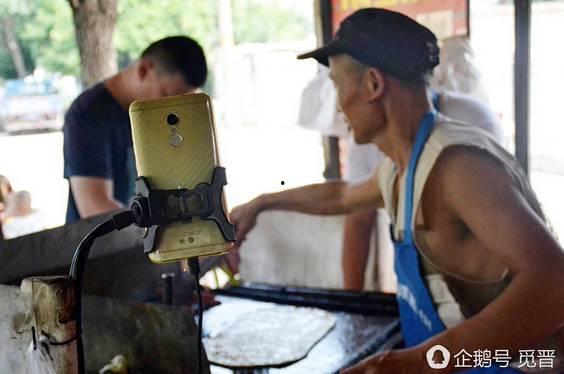 爆料网红大叔是谁啊视频,视频爆料背后的神秘人物 第2张 爆料网红大叔是谁啊视频,视频爆料背后的神秘人物 第2张